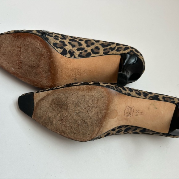 VanEli spool heel pumps in leopard print with black bow detail size 6-1/2. - Picture 3 of 9